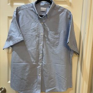 Van Heusen Shirt Womens Sz XXL Blue Light Button Up ShortSleeve Casual
